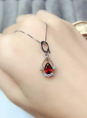 新款天然石榴石吊坠925银镶嵌女时尚简约饰品送女友新年礼物