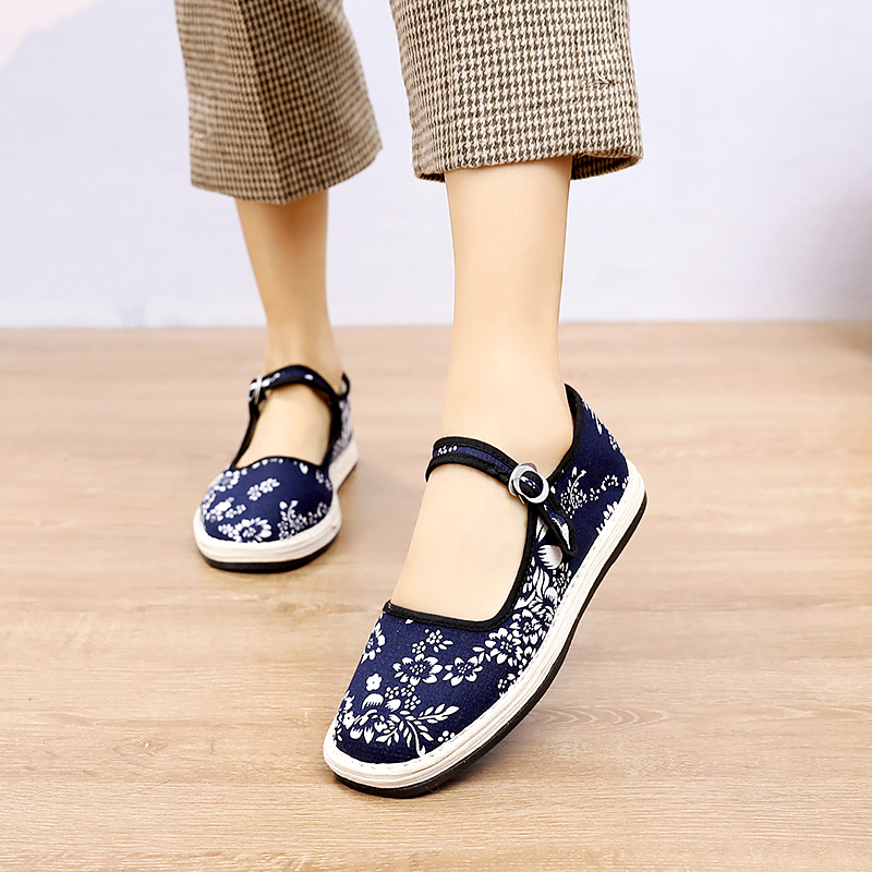 汪源中国风青花色布鞋女一字扣带千层布底潮流平底女鞋春季单鞋女 - 图3