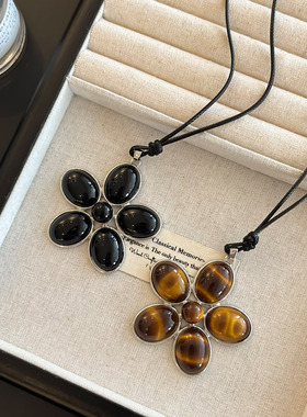 高级感花朵项链女2025新款