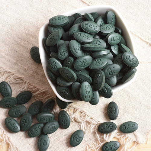 Раздайте 5 бутылочек по 1000 г. Двенадцать таблеток спирулины марки Caotang.