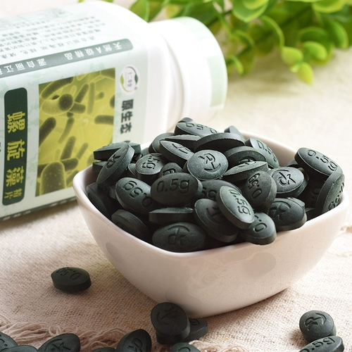 Раздайте 5 бутылочек по 1000 г. Двенадцать таблеток спирулины марки Caotang.