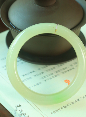 天然和田玉翠青料手镯女款一抹翠青小清新宽条玉镯57mm圈口精致