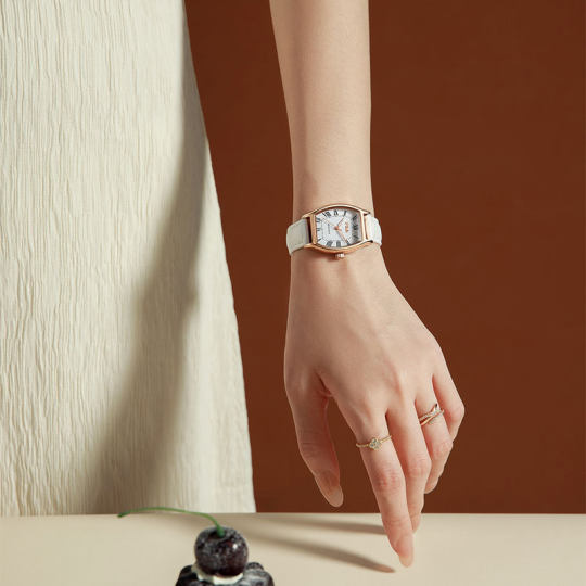 FILA斐乐小酒桶女士手表轻奢复古真皮方表送女生腕表生日礼物6569