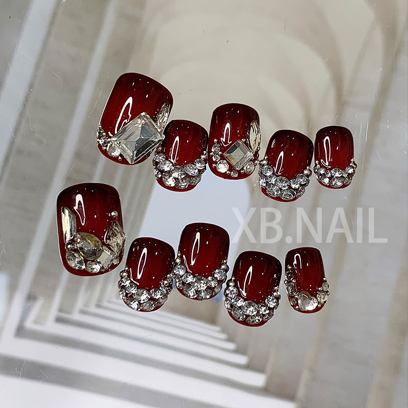 红色新娘穿戴甲短款秋冬高级感轻奢美甲2025新年款手工精致短戴甲 - 图0