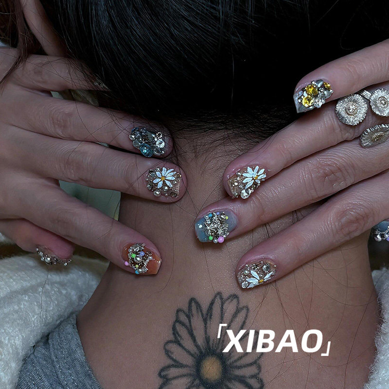 重工穿戴甲轻奢高级感短款夏天穿戴美甲2025新款手工绝美指甲贴片,淘宝优惠券,粉丝福利购,淘宝优惠卷