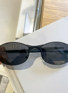 千禧辣妹街拍太阳眼镜未来