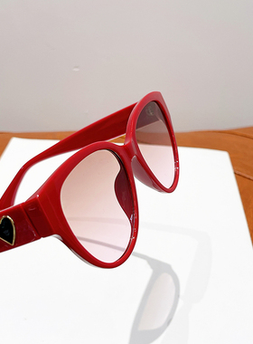 大红色高级感复古爱心墨镜女款防紫外线旅行街拍防晒太阳眼镜新款