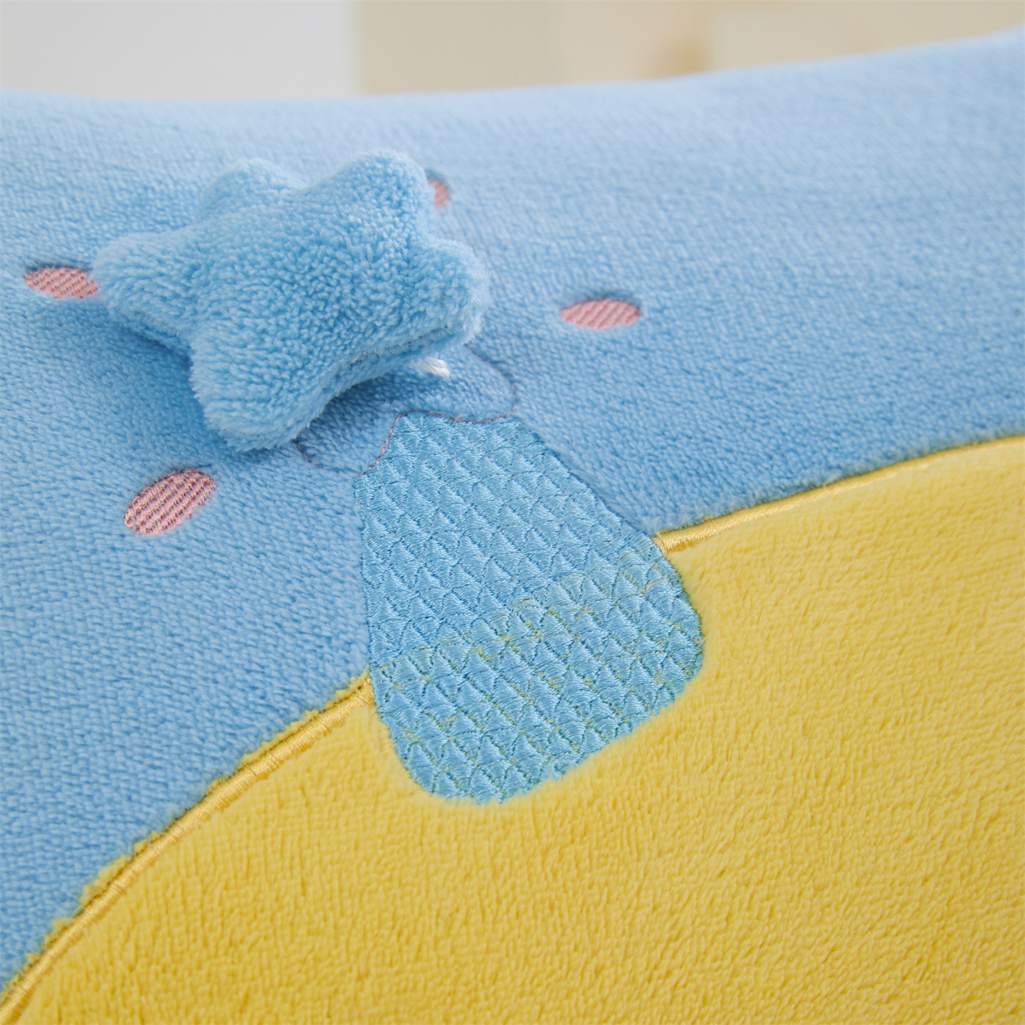 牛奶绒 抱枕被子两用沙发靠垫学生宿舍盖毯加厚办公室折叠枕头被,淘宝优惠券,粉丝福利购,淘宝优惠卷