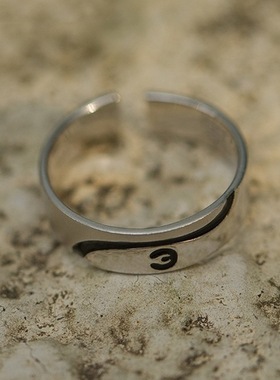 复古孤独根号三戒指滴胶潮男个性百搭开口指环高级感爱情公寓手饰