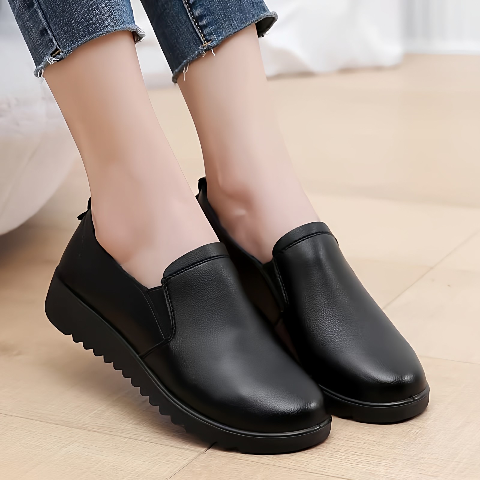 春秋黑色深口单鞋女平底套脚防滑妈妈鞋餐厅饭店通勤大码加绒皮鞋,淘宝优惠券,粉丝福利购,淘宝优惠卷