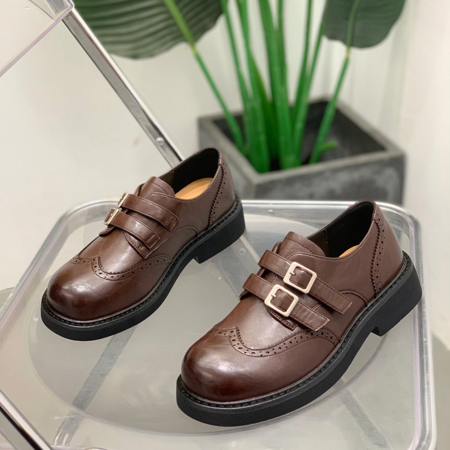 英伦风厚底布洛克鞋女2026年春季新款乐福鞋皮带扣雕花复古小皮鞋,淘宝优惠券,粉丝福利购,淘宝优惠卷