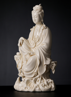 周金田大师雕塑作品持经自在观音