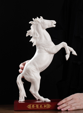 速发东化泥土《不驯》陶瓷务摆件德方白瓷大师蔡国海作品商马礼品