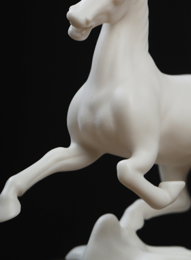 蔡国海大师作品《马踏飞燕》