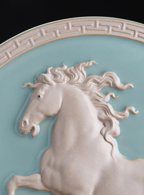 汝窑陶瓷浮雕马到成功圆盘摆件