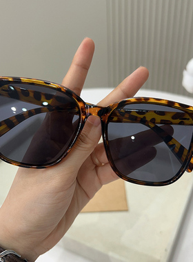 墨镜2025新款女夏防紫外线太阳镜男小脸款黑色高级感gm眼镜复古