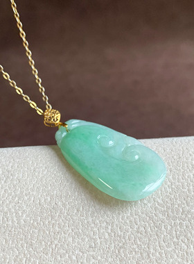 18k金天然翡翠A货冰绿如意吊坠