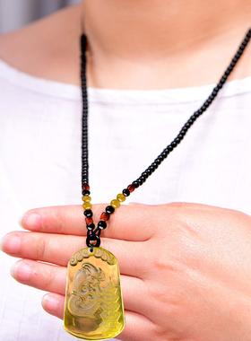 吉狮献桃吉祥物宏吊坠黄水晶属猴人2026吉祥物男女生肖猴项链