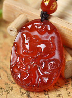 红玉髓白色玉髓猴鼠龙吊坠项链