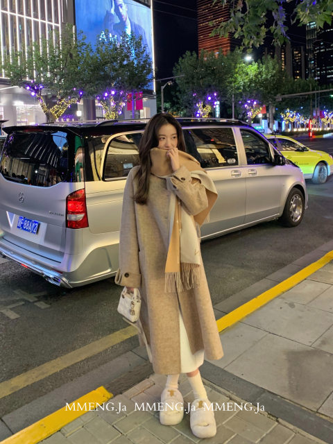 Autumn and winter comfortable and simple loose coat above the knee