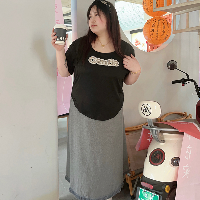 Plus girl大码200斤女装韩版重工串珠字母弧形下摆修身短袖T恤-图2