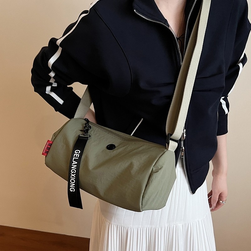 绿色休闲简约宽肩带圆筒包斜挎包女款2025新款潮时尚百搭小包包,淘宝优惠券,粉丝福利购,淘宝优惠卷