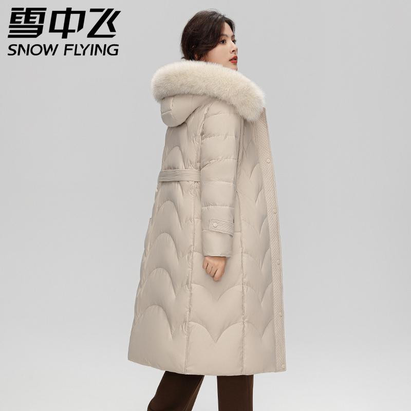 雪中飞羽绒服女新款冬季修身长款连帽狐狸大毛领保暖时尚外套