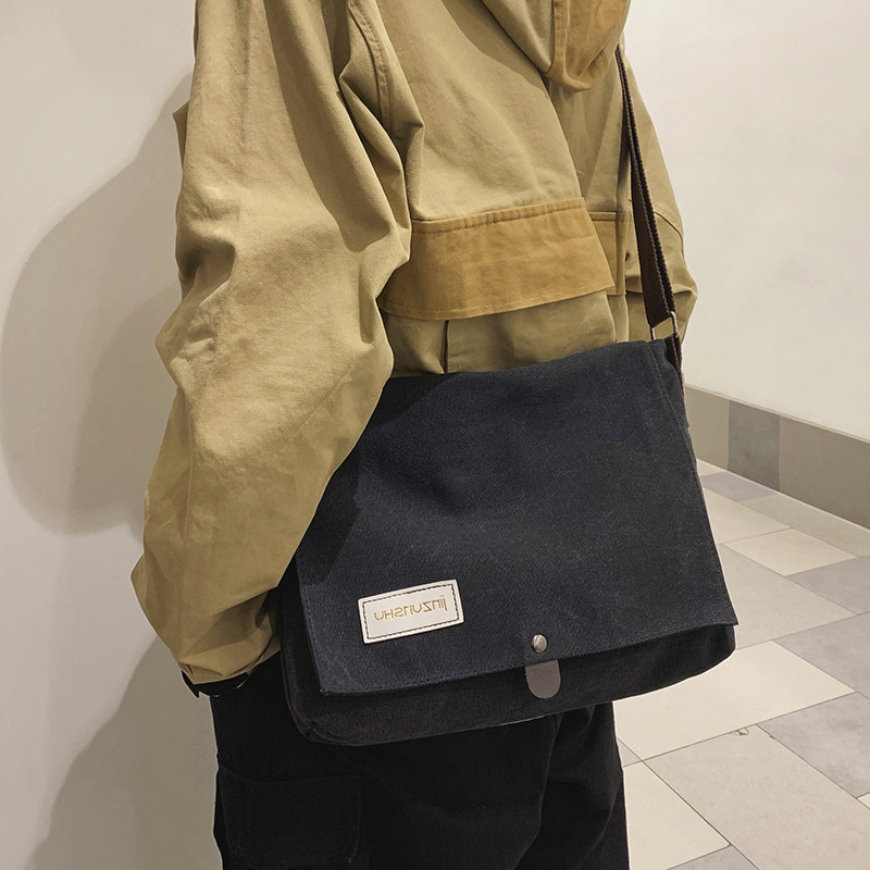经典帆布邮差包日系工装休闲男士斜挎包复古ins小挎包男潮电脑包 - 图2