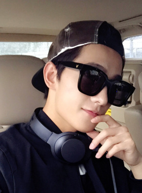 韩国V牌太阳眼镜女潮 关晓彤同款墨镜男士偏光彩膜方形复古太阳镜