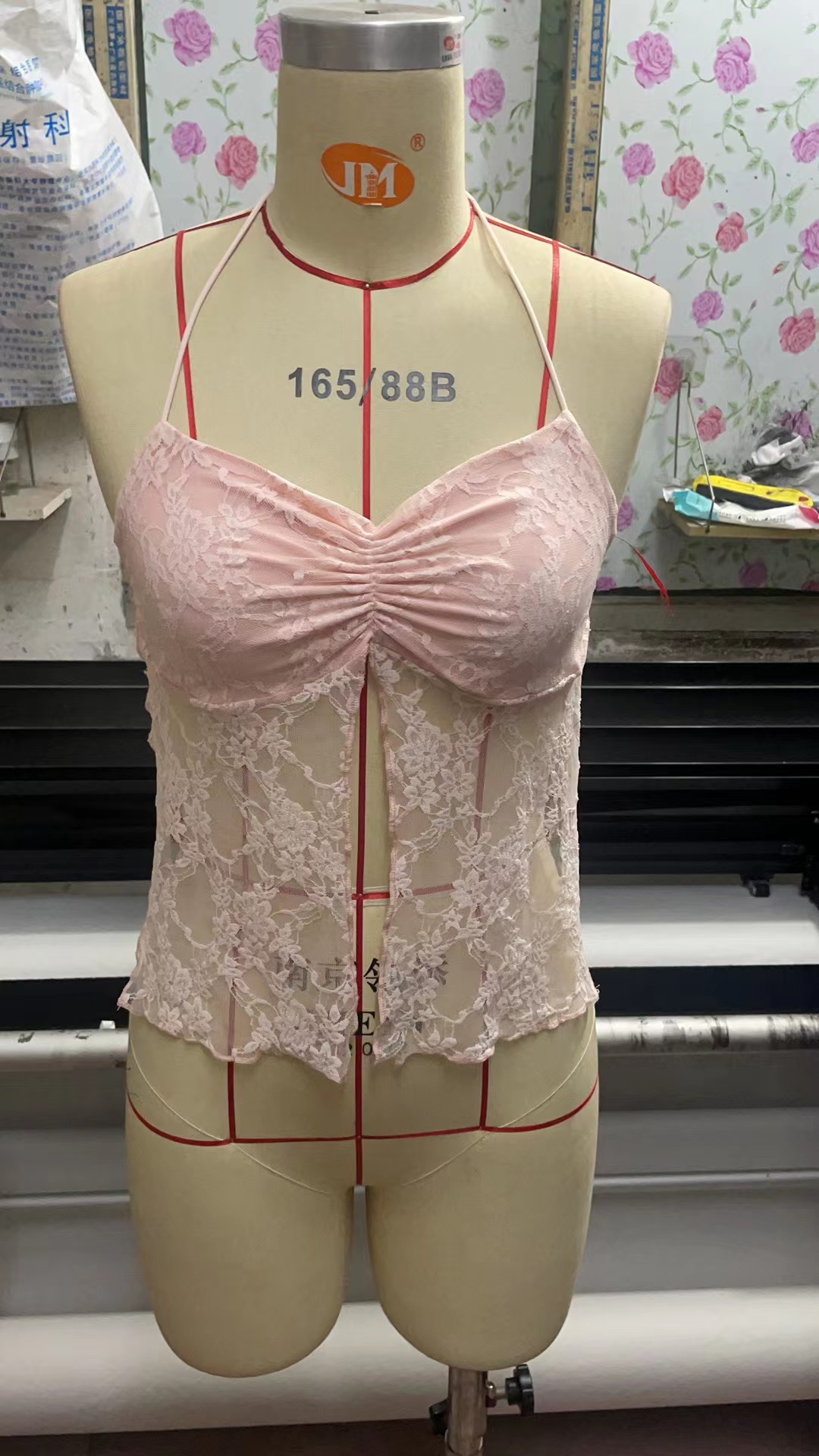 Lace slit vest新款褶皱蕾丝开叉挂脖小背心女装性感网纱露脐上衣 - 图3