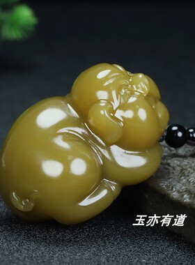 和田玉且末糖玉猪手把件新疆玉招财金猪把玩件生肖猪把件摆件