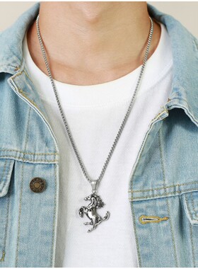 日韩新款钛钢汗血马吊坠复古男女不锈钢千里马项链配饰