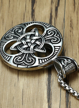 朋克风爱尔兰同心结圆牌吊坠项链
