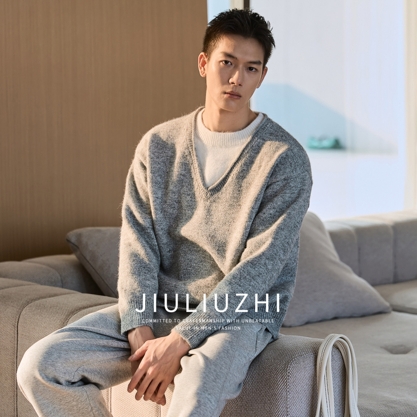 九六致秋季日系假两件V领撞色慵懒风宽松毛衣高级感针羊毛衫男款