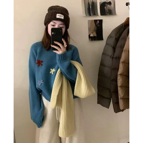 圆领毛衣女冬季宽松温柔风设计感绣花软糯加厚针织衫打底内搭上衣 - 图1