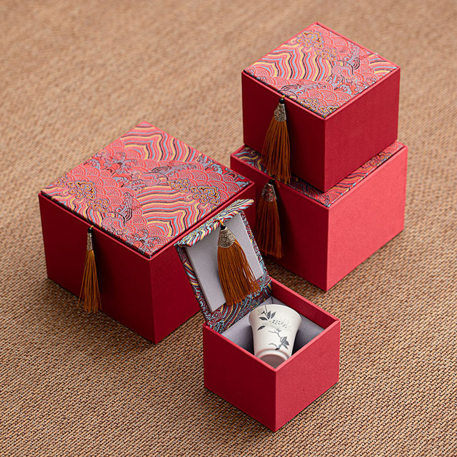 Red festive gift box high-end porcelain brocade box