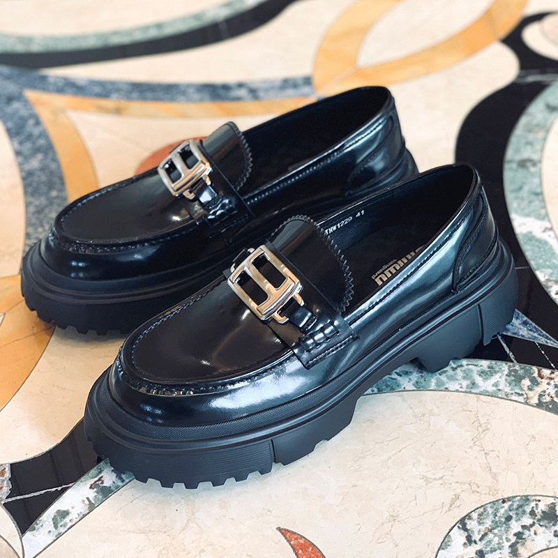 JINIWU吾倪季2025金属大银扣轻便底厚底增高牛皮套脚百搭乐福鞋,淘宝优惠券,粉丝福利购,淘宝优惠卷