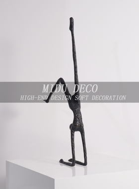 金属装饰现代客厅人物