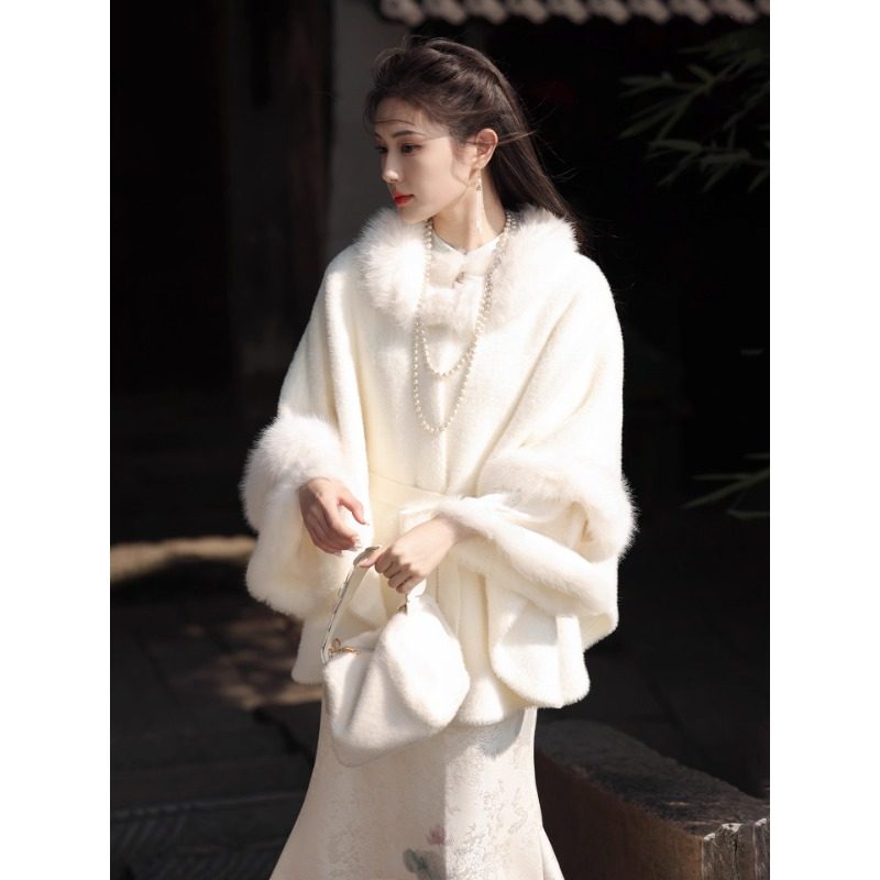 秋冬女气质赫本风小个子中长款白色毛领大衣小香风斗篷披肩外套,淘宝优惠券,粉丝福利购,淘宝优惠卷