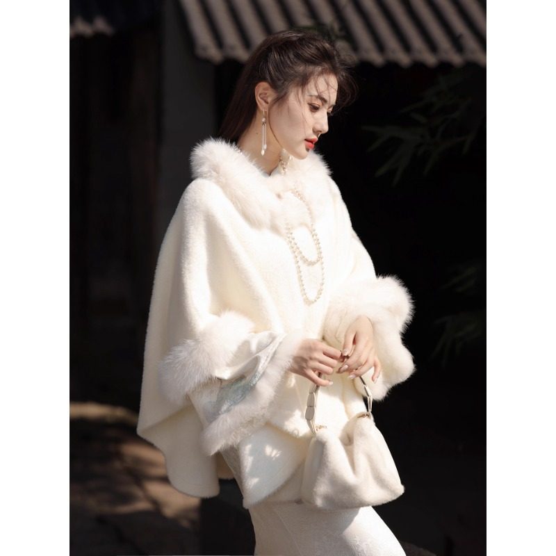 秋冬女气质赫本风小个子中长款白色毛领大衣小香风斗篷披肩外套,淘宝优惠券,粉丝福利购,淘宝优惠卷