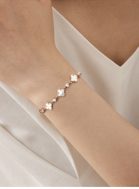 卡蒂罗KADER 四叶草情缘 幸运草造型手工镶嵌珍珠 母贝S925银手链