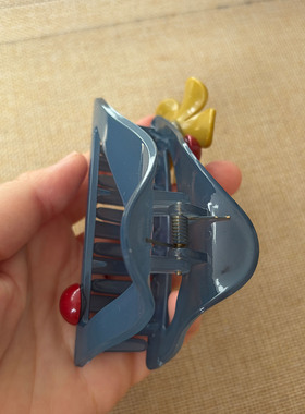 清新蓝底撞色花朵三角型女式鲨鱼夹