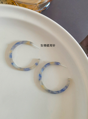 港风复古美拉德风醋酸纹理素圈耳环方圆脸显脸小耳圈女生物瓷耳钉