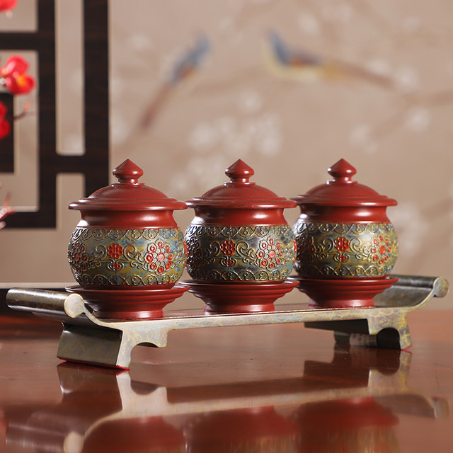 Taiwan complete set of incense burner, lamp, vase, holy water cup in front of Buddha