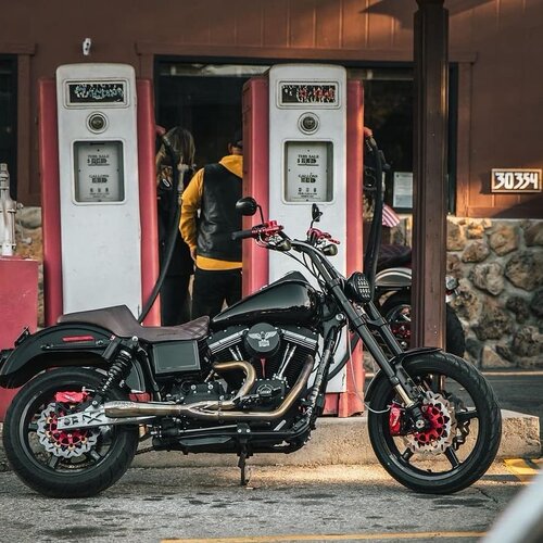 哈雷改装Rebuffini倒置前叉OHLINS合作款 18年后软尾突破街霸路威 - 图1