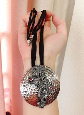 尼泊尔手工纯银盾牌石榴石吊坠