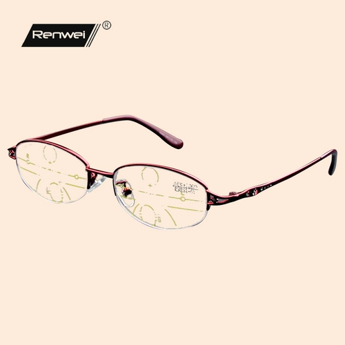 Посмотрите на старое цветочное зеркало приезжающей к карьеру, глаза женщины постепенно носят старые цветы, старые цветы не головокружительны.