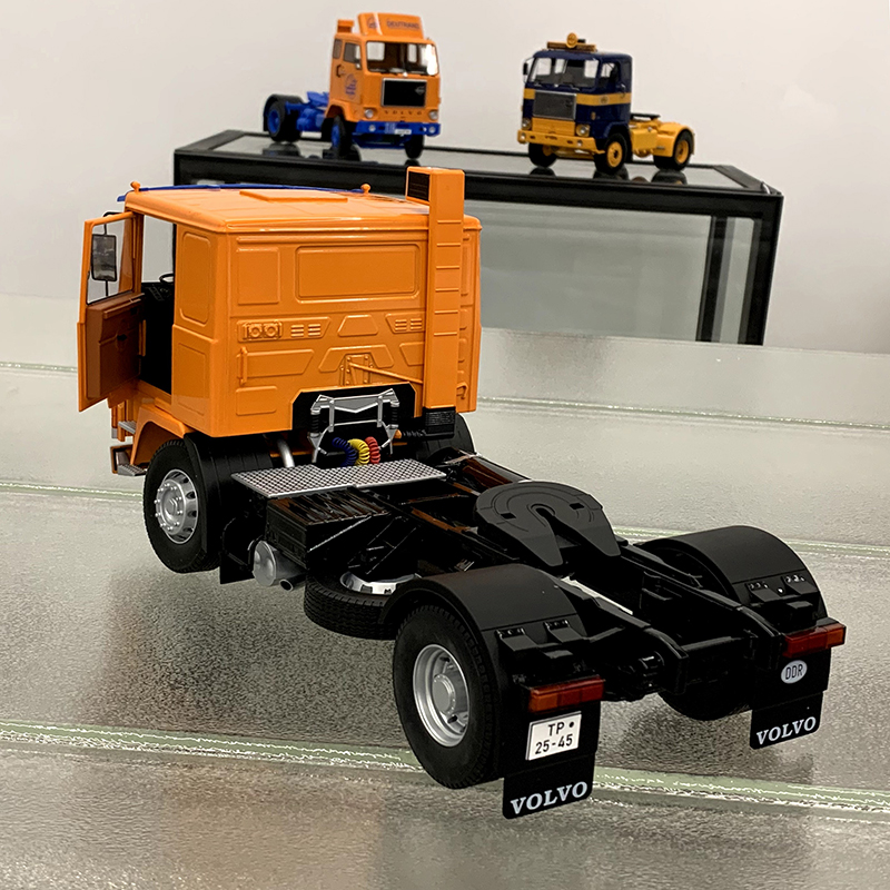 1:18 Road Kings沃尔沃Volvo F12 Deutrans 1977重卡拖头汽车模型-图1