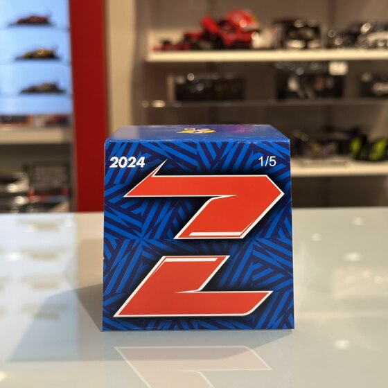 Spot 1 5 Spark Zhou Guanyu's 2024 final work Saobo F1 Team British Station limited helmet model