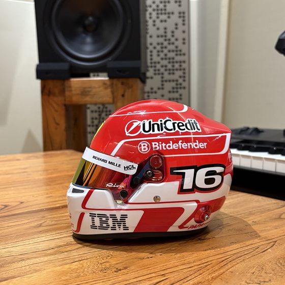 1 2 BELL Leclerc Hamilton’s new sponsor Ferrari F1 helmet model for the second half of the 2025 season